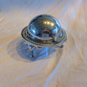 2/50$ Vintage Silver-Plated Covered Butter Dish